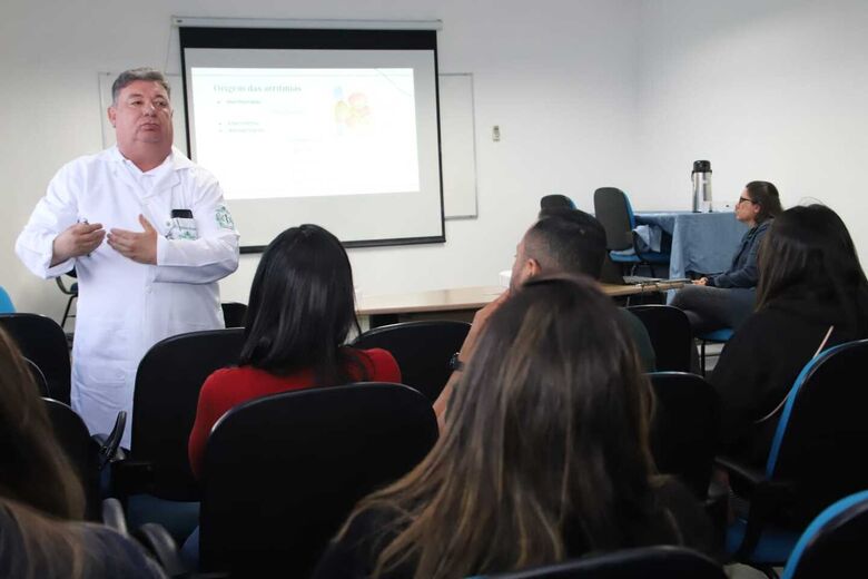 Profissionais da Atenção Básica passam por capacitação em arritmia