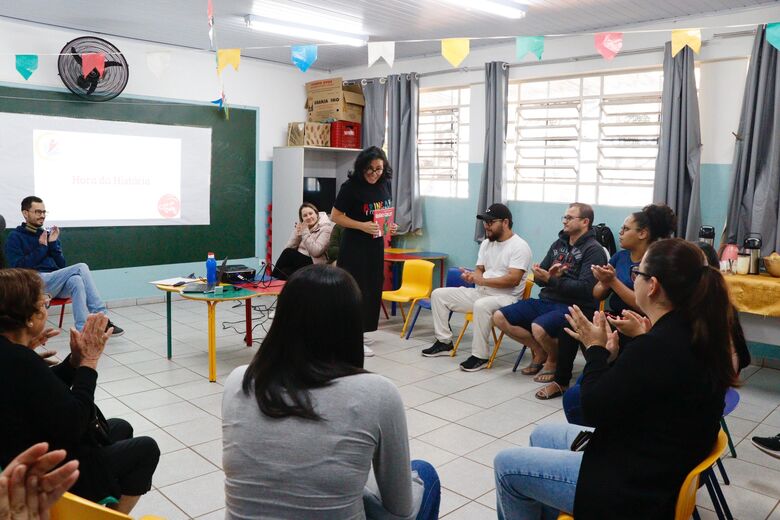 Projeto 'Cria na Paz' mobiliza 60 pessoas em escola do Jd. Cacique
