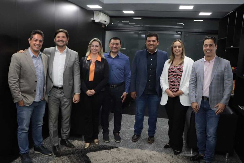 Pedro Ishi detalha avanço das obras em Suzano em reunião