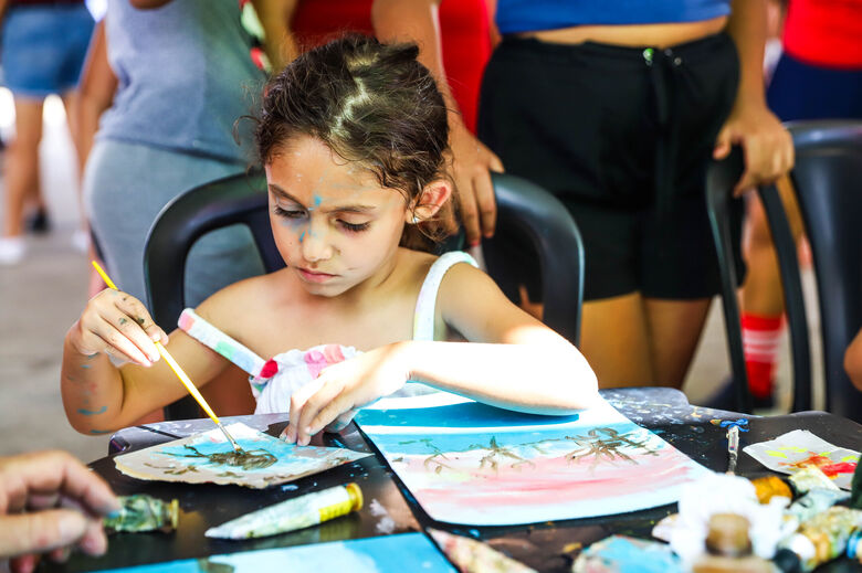 Ferraz realiza o Gira Cultura com teatro e gravura para as crianças