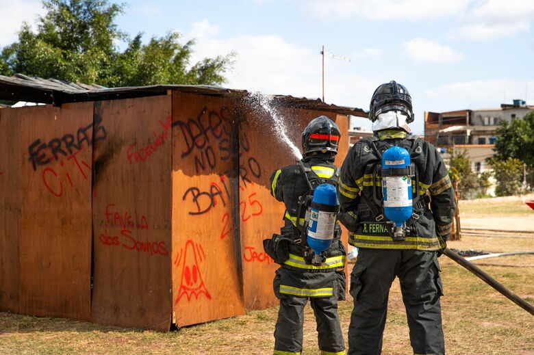 Ferraz realiza simulado de incêndio