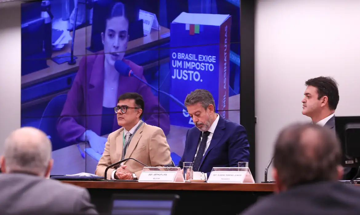 Texto deve ser votado em agosto pelo plenário da Casa