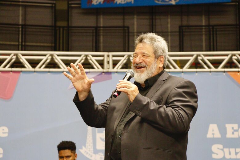 Na Arena, Cortella realiza palestra para cerca de 4 mil profissionais da Educação em Suzano