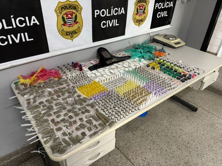 GCM localiza 1,3 mil porções de drogas e prende suspeitos por tráfico