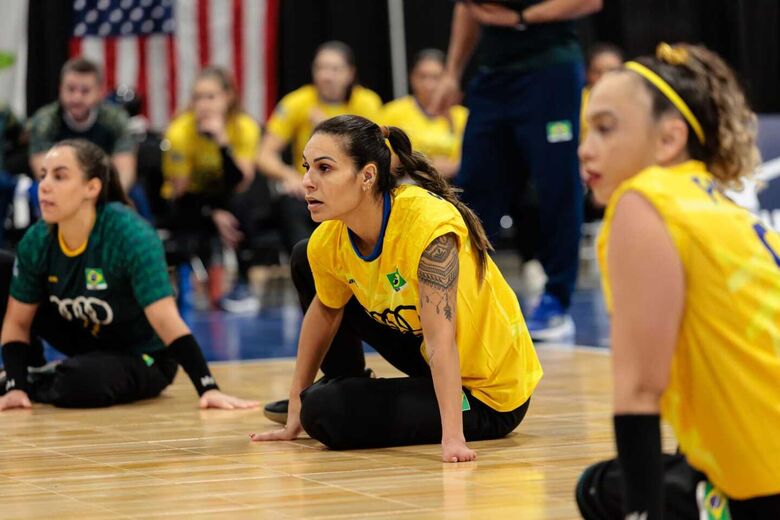 Professora de Suzano é destaque na seleção brasileira de vôlei sentado