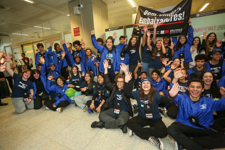 Ao todo, 79 estudantes estavam na Austrália para o programa do governo