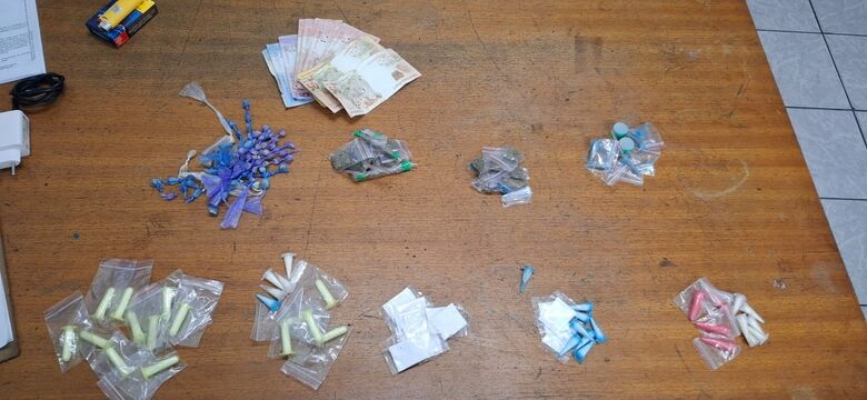 Homem portando 168 porções de drogas é preso por tráfico em Suzano