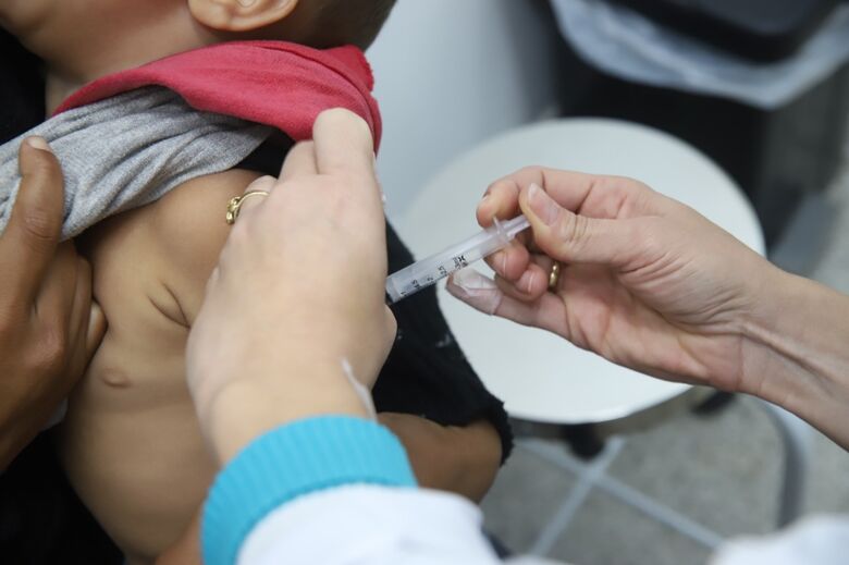 Saúde aplica 'dose zero' contra o sarampo para crianças de 6 a 11 meses
