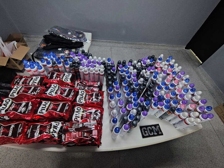 Trio é preso pela GCM após furtar supermercado em Poá