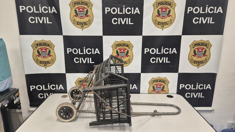 Carrinho usado para transportar a vítima foi apreendido
