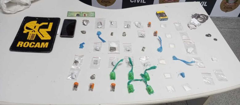 Entorpecentes foram apreendidos