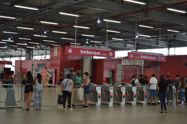 CPTM realiza campanha com passageiros em homenagem ao Dia dos Pais