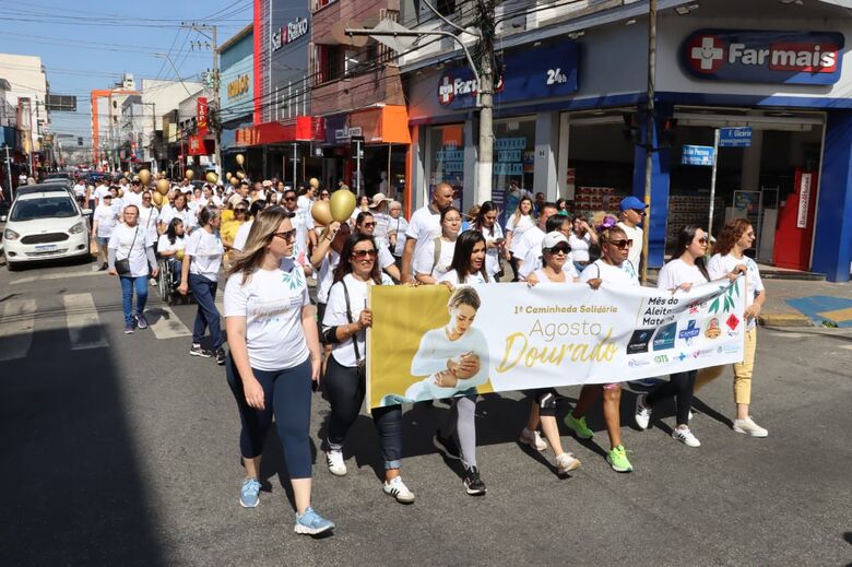 Caminhada reúne mais de 200 pessoas em prol do aleitamento materno em Suzano