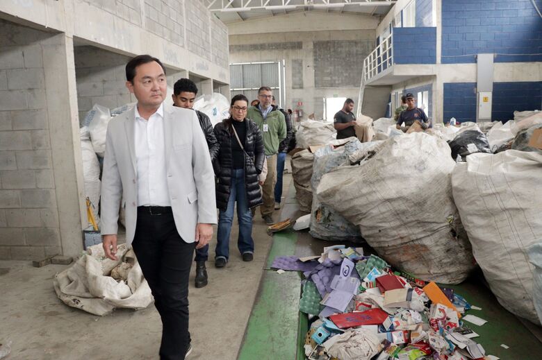 Central de Triagem do Miguel Badra recebe secretária de Meio Ambiente de Mogi