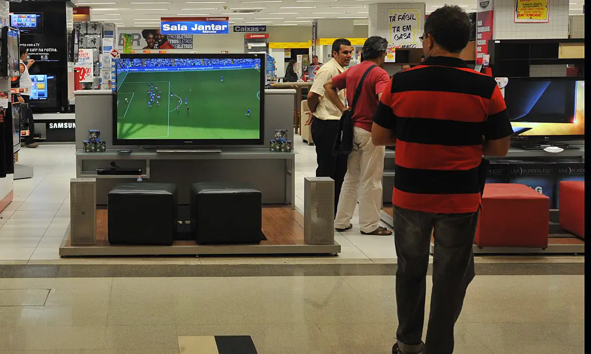 Em 12 meses, setor acumula expansão de 2,7%, diz IBGE