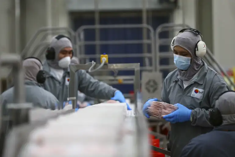 Em 12 meses, setor avança 2,4%, mostra IBGE