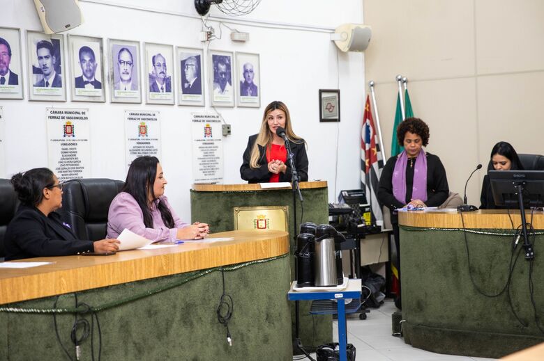 Prefeitura e Câmara de Ferraz realizam sessão solene para lançamento de campanha