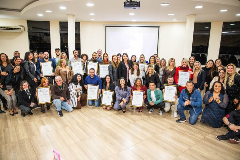 Educação de Ferraz premia escolas de destaque no Índice de Excelência Educacional