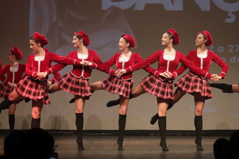 Abertura da 5ª Mostra de Dança reúne mais de 300 pessoas no Teatro Municipal