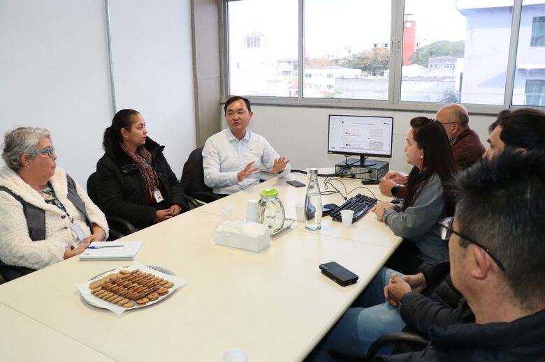Meio Ambiente e CPTM buscam solução para cães na estação