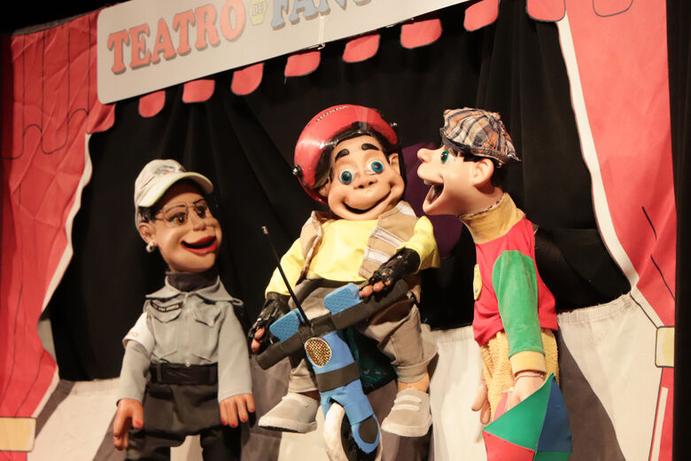 Teatro de Fantoche orienta 470 alunos da rede municipal sobre segurança no trânsito