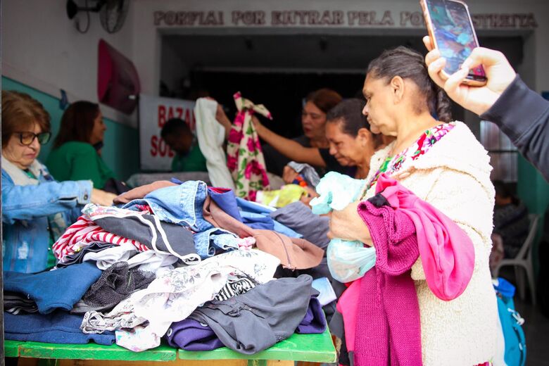 Cada pessoa pode levar o quanto precisar, sem limites de peças