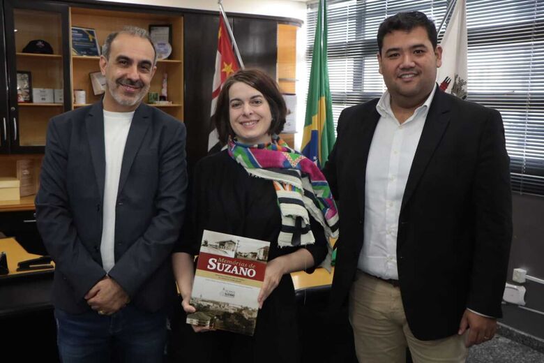 Professora de universidade britânica vem a Suzano conhecer ações de planejamento e sustentabilidade