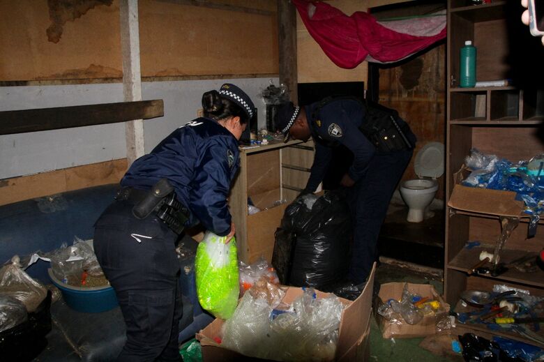 GCM de Poá localiza casa usada como depósito e refinaria de drogas na Cidade Kemel