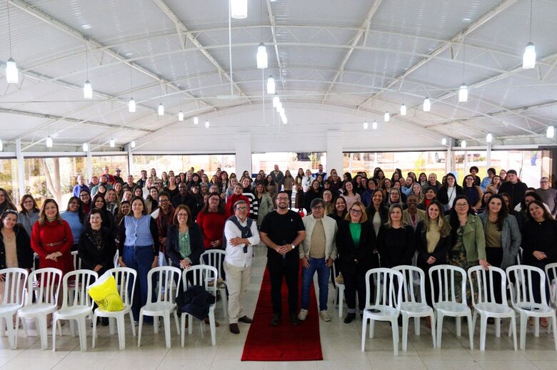 Poá reúne gestores da Educação para planejamento do semestre