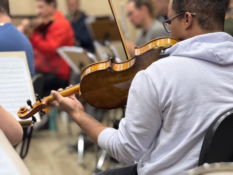 Música para todos os ouvidos: Orquestra com músicos PCD se apresenta em Suzano