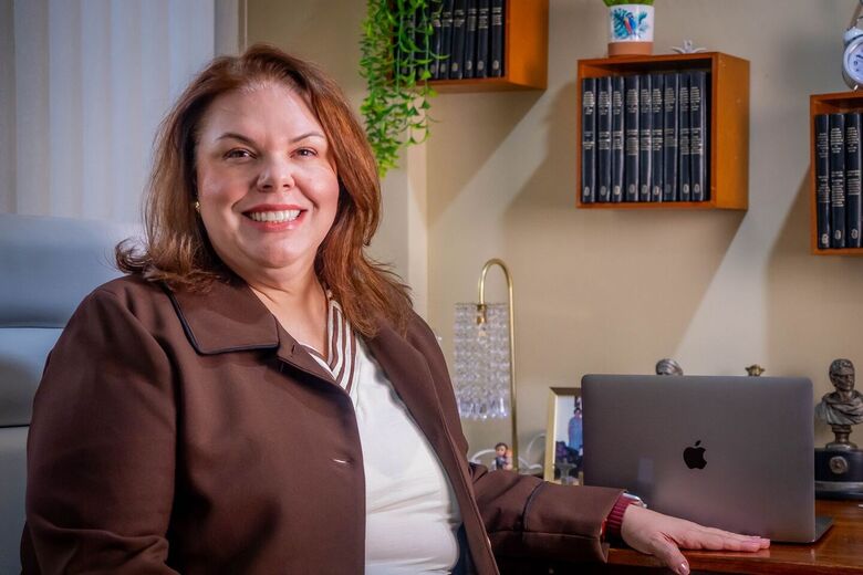 Psicóloga que atuou no Raul Brasil e na enchente do RS recebe homenagem da Câmara