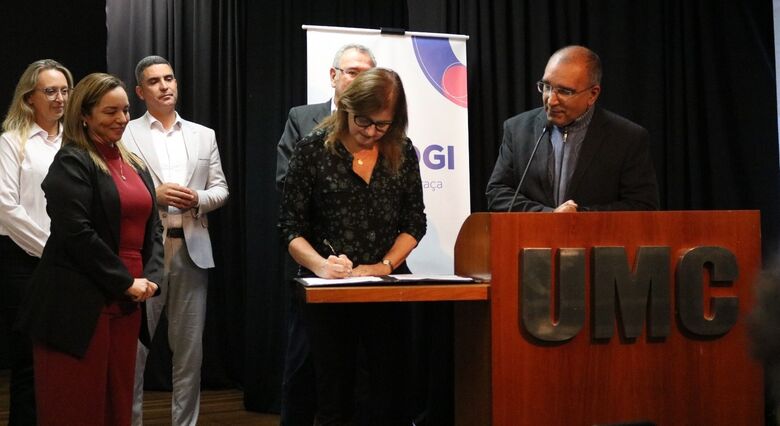 ato oficial aconteceu no Teatro Manoel Bezerra de Melo