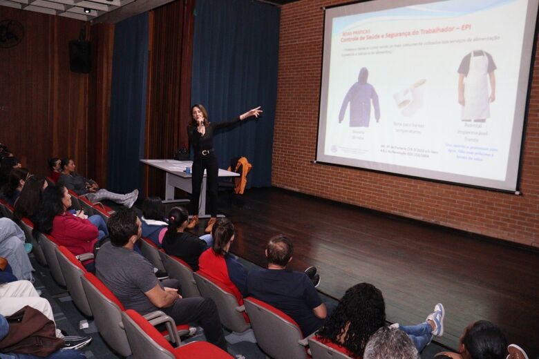 Vigilância Sanitária realiza capacitações