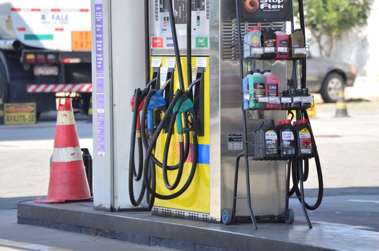 Preço médio da gasolina é de R$ 5,87 nas cidades da região