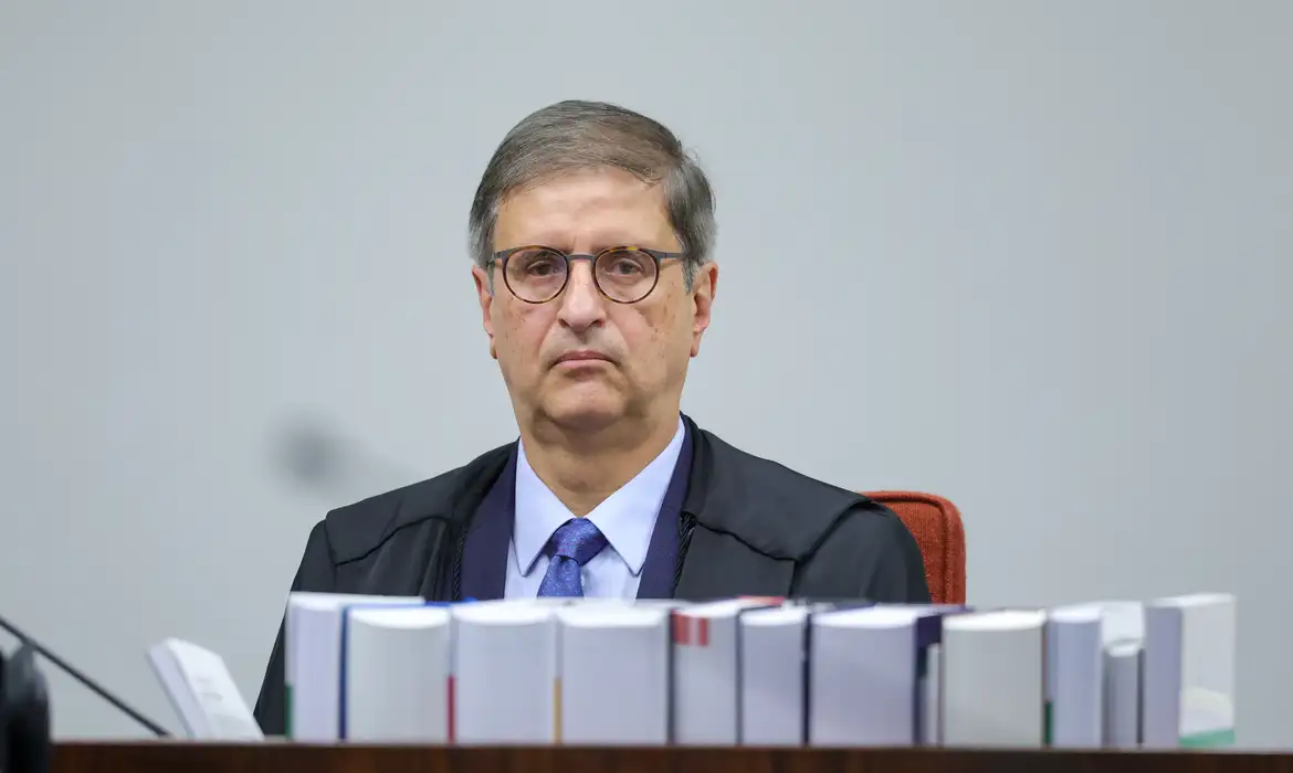 Procurador-geral adiz ser 