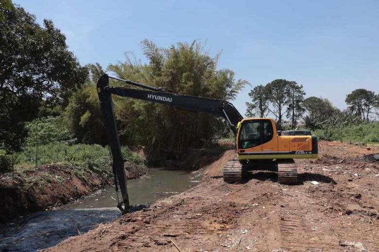 Prefeitura de Suzano reforça limpeza do rio Jaguari com retirada de 650 toneladas de resíduos