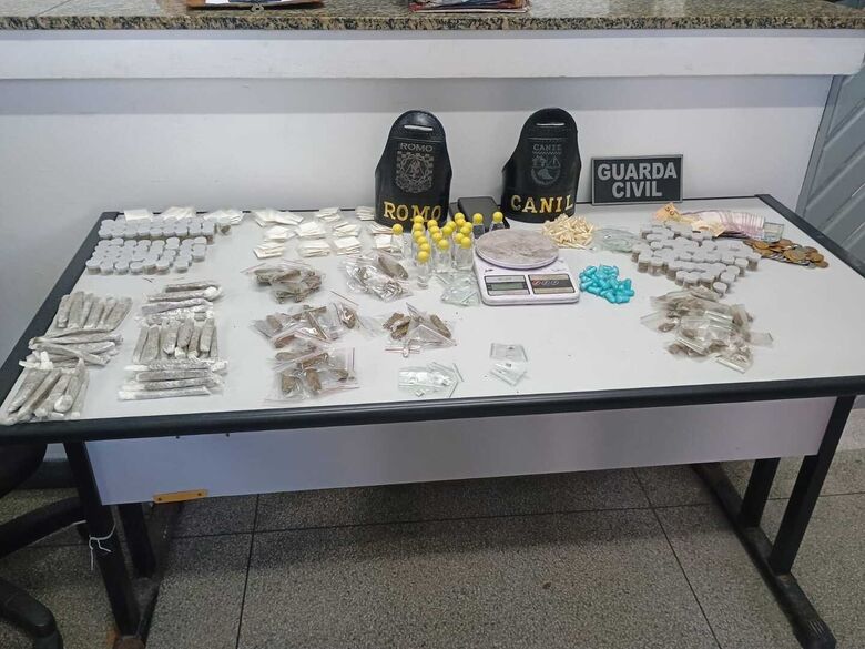 GCM apreende 2,3 quilos de entorpecentes e R$ 3,3 mil no Jardim Dona Benta