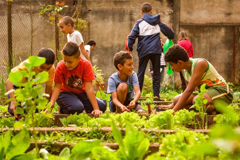Campanha da Aldeias Infantis SOS defende o brincar frente aos riscos da alta exposição às telas