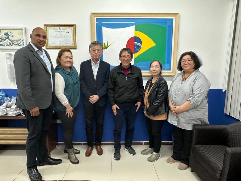Pesquisadores japoneses visitam Câmara para estudo sobre integração nipo-brasileira