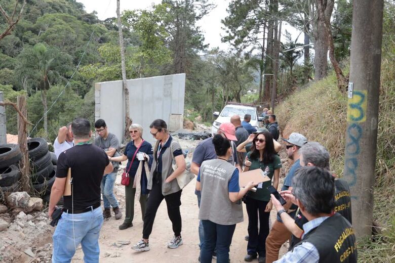 Fiscalização interrompe crimes ambientais no Morro Grande e Ikeda