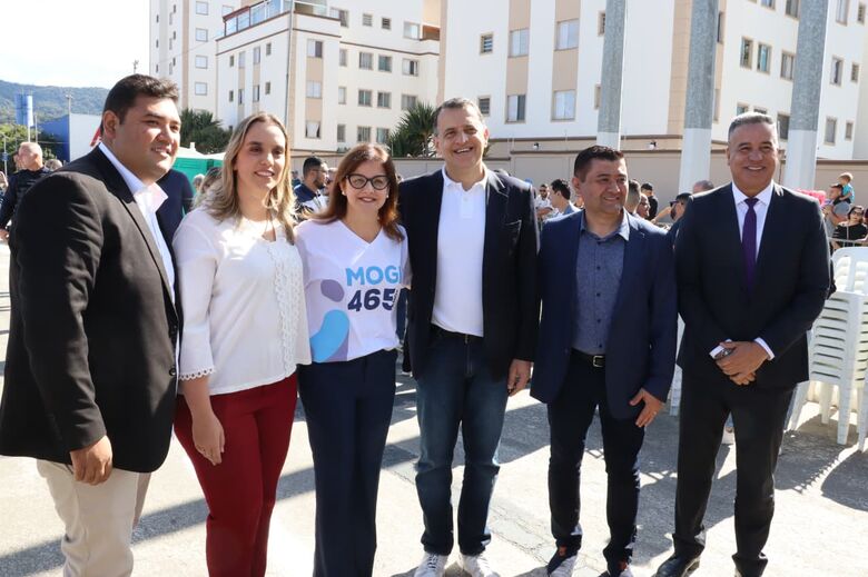 Pedro Ishi prestigia desfile em comemoração ao aniversário de Mogi 