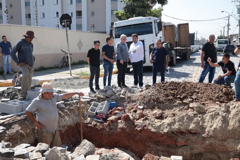 Prefeitura inicia obras na Avenida Taiaçupeba e em outras três ruas da Vila Urupês
