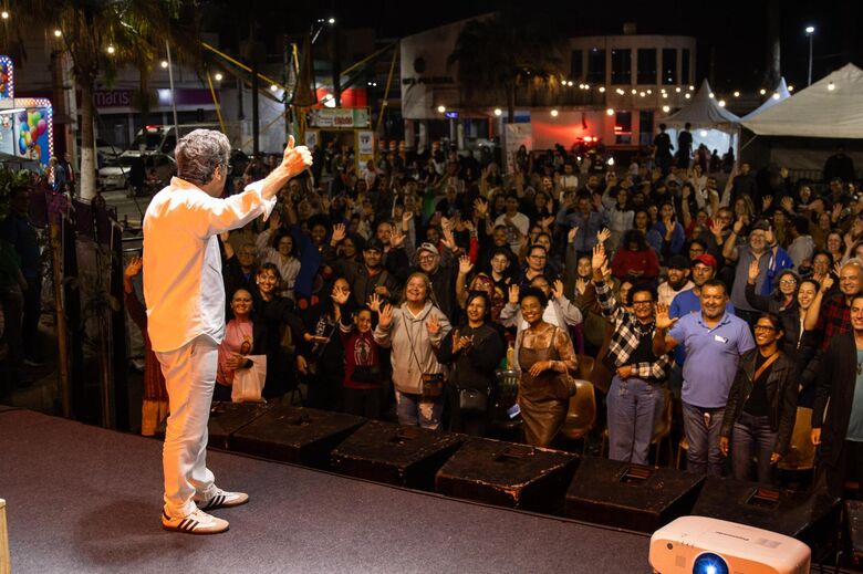 Grande público prestigia Paulo Betti em comemoração ao aniversário de Itaquá