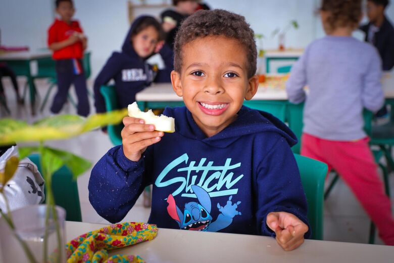 Ferraz distribui 16 mil refeições diárias na merenda escolar