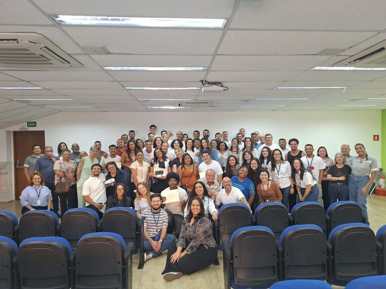 Iniciativa oferece formação profissional no curso de Operador(a) de Processo de Produção 