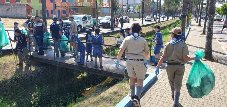Poá celebra o Dia Mundial da Limpeza com ação às margens do córrego Tucunduva