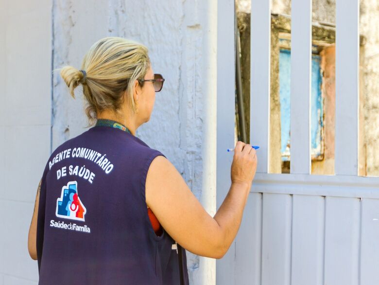 Agentes de saúde atualizam cadastro da população em Ferraz