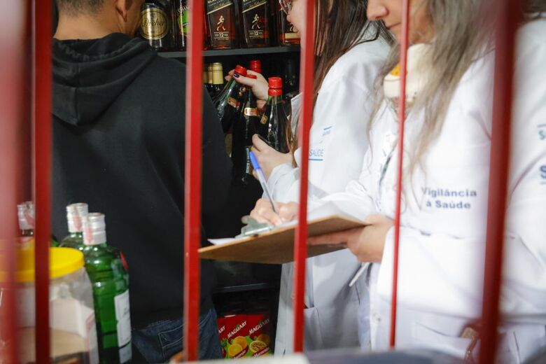 Metanol: casos suspeitos de intoxicação em SP atingem menor patamar desde início das investigações