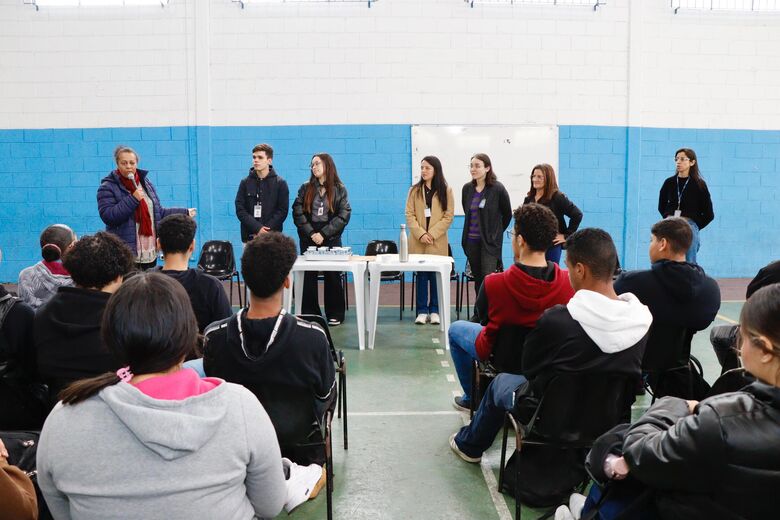 Saúde leva ação educativa à Guarda Mirim para abordar o tema da violência