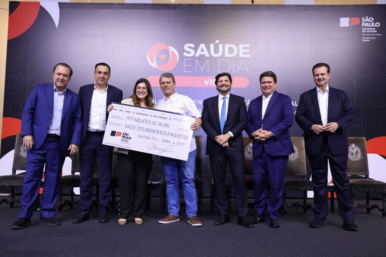 A prefeita de Bady Bassitt, Meiri Catelani, recebeu simbolicamente o 'cheque' dos recursos